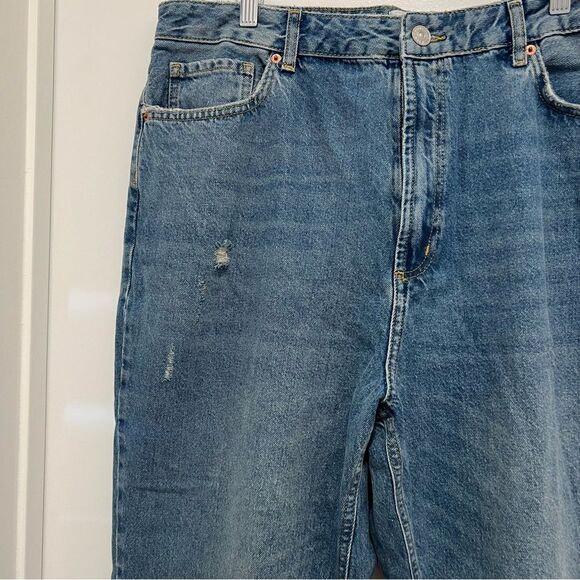 NWT BDG High-Rise Mom Blue Jeans with Distressing in Women's Size 34 - Picture 5 of 14